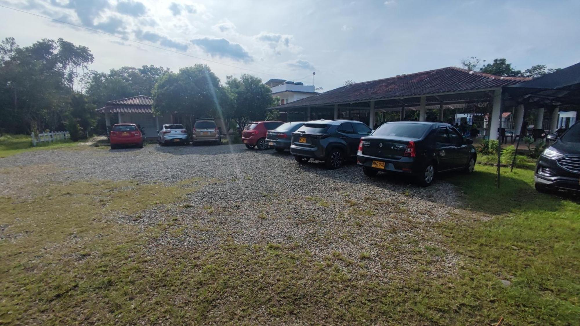 Hotel Campestre Mastranto Granja Campo Alegre Buitenkant foto
