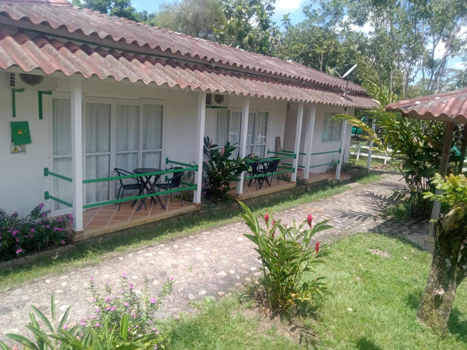 Hotel Campestre Mastranto Granja Campo Alegre Buitenkant foto
