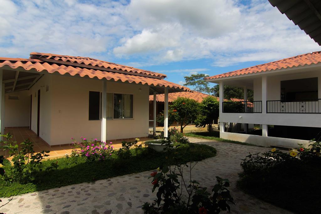 Hotel Campestre Mastranto Granja Campo Alegre Buitenkant foto